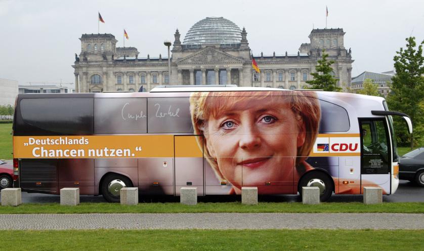 Рекламный автобус Ангелы Меркель во время кампании в Берлине в 2005 году.