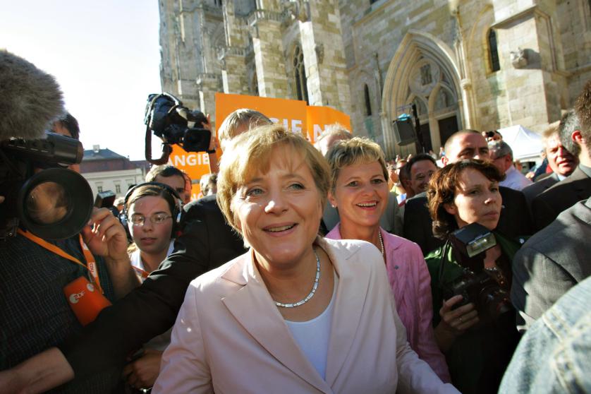 Ангела Меркель ведёт кампанию в Регенсбурге в Германии в 2005 году.