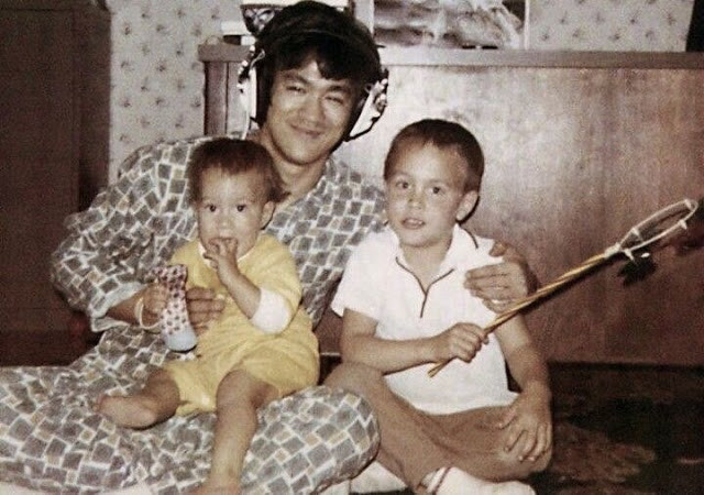 Трогательные семейные фотографии легендарного Брюса Ли. Таким вы его еще не видели! брюс ли, семья