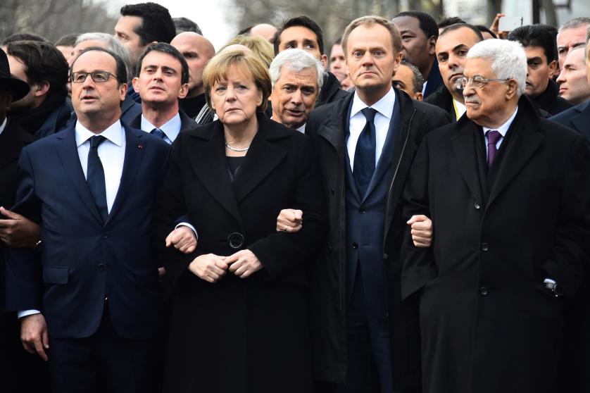 Слева направо: президент Франции Франсуа Олланд, канцлер Ангела Меркель, председатель Европейского Совета Дональд Туск, президент Палестинской автономии Махмуд Аббас во время марша молчания против терроризма в Париже 11 января 2015.